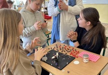 𝓦𝓪𝓻𝓼𝔃𝓽𝓪𝓽𝔂 𝓶𝔂𝓭𝓮ł𝓮𝓴 𝓰𝓵𝓲𝓬𝓮𝓻𝔂𝓷𝓸𝔀𝔂𝓬𝓱 𝔀 𝓢𝔃𝓴𝓸𝓵𝓷𝔂𝓶 𝓚𝓸𝓵𝓮 𝓦𝓸𝓵𝓸𝓷𝓽𝓪𝓻𝓲𝓪𝓽𝓾